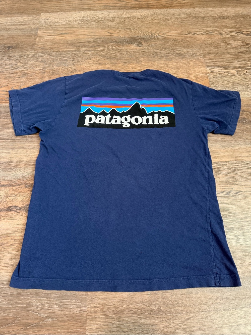 Patagonia P-6 Logo Responsibili-Tee Navy Blue Men Medium Organic Cotton Slim Fit